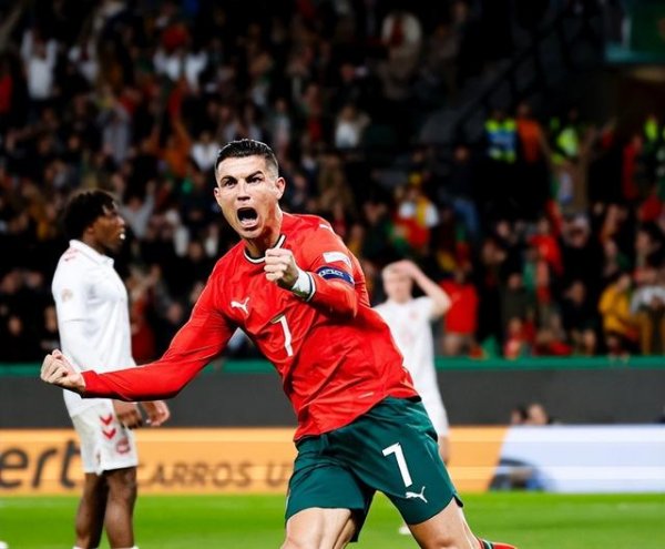 Ronaldo thực sự là một nhà tiên tri thực sự? Hai lý thuyết chính được thảo luận nóng bỏng: Lý thuyết bể cá của Manchester United + Top 5 của Ả Rập Xê Út trên thế giới