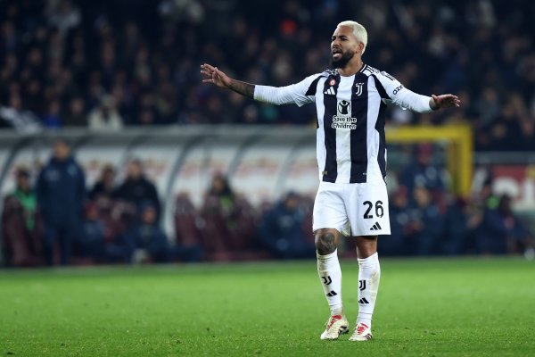 Duti: Juventus hy vọng sẽ bán D-Luis và tránh thua lỗ, nhiều đội Premier League quan tâm