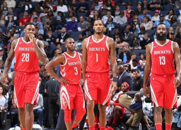 1,6 triệu người còn lại, người ta nói rằng Rockets chỉ có thể ký hợp đồng với những người chơi tân binh? Nếu người bảo vệ 26 tuổi bị cắt, Stone có thể nhận được một món hời với mức lương cơ bản