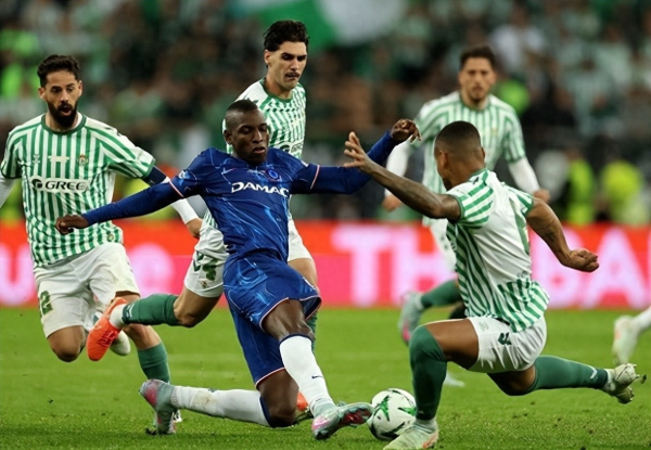 Chelsea dự định bán Jackson, Vua bị bỏ lỡ
