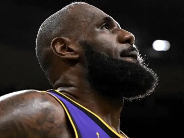 Lou Wei: James sẽ giữ chặt thẻ Trump trong tay cho đến khi anh ta nhận được những gì anh ta muốn ở Lakers