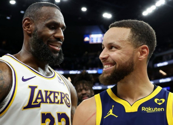 Curry là 59,6 triệu đô la Mỹ trong một năm! Butler là 54,13 triệu đô la Mỹ trong một năm! Hai người khổng lồ đắt nhất ở NBA được sinh ra, và nó quá khó khăn cho các Chiến binh